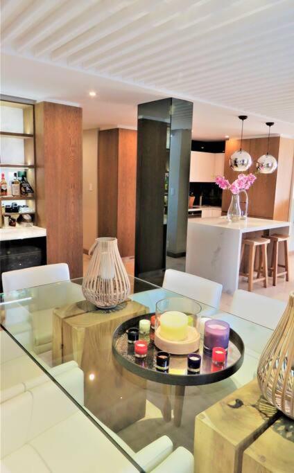Umhlanga Beachfront Property- Super Glamourous! Apartment *
