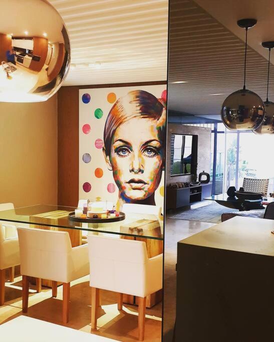 Umhlanga Beachfront Property- Super Glamourous! * Durban