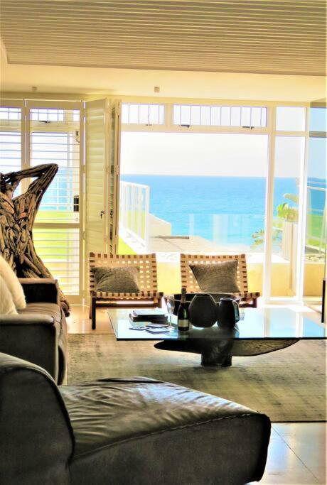 Umhlanga Beachfront Property- Super Glamourous! Durban