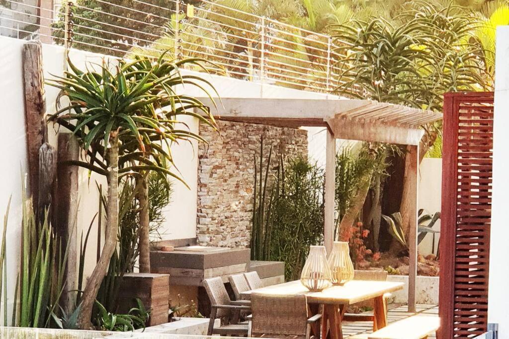 Umhlanga Beachfront Property- Super Glamourous! * Durban
